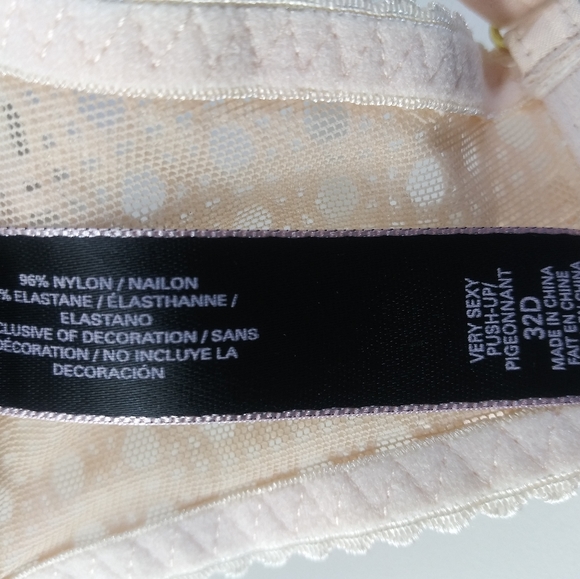 NWOT Victoria Secret very sexy puch up Bra 32D - Picture 4 of 6